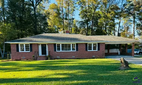116 W Lewis St, Cochran, GA 31014