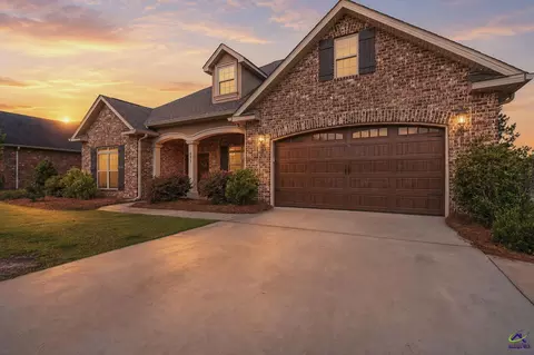 303 Brown Thrasher Ln, Kathleen, GA 31047
