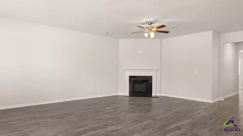 Living - 216 Cattle Dr, Perry, GA 31069 photo 3 of 5