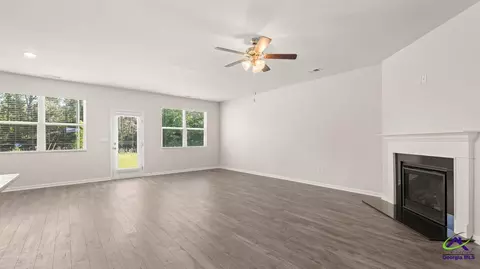 Living - 216 Cattle Dr, Perry, GA 31069 photo 2 of 5