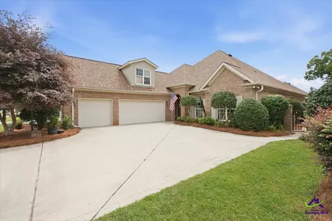 302 Blossom Ln, Centerville, GA 31028