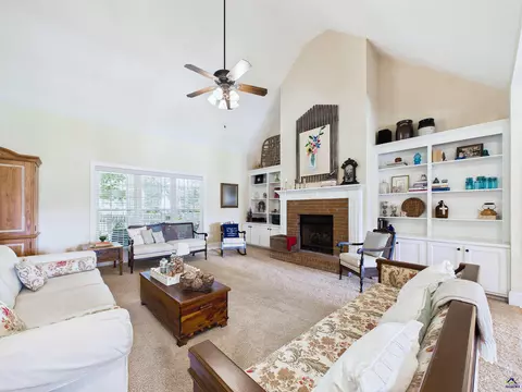 Living - 4041 Roundtop Cir, Perry, GA 31069 photo 4 of 7