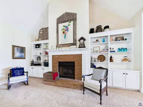 Living - 4041 Roundtop Cir, Perry, GA 31069 photo 5 of 7