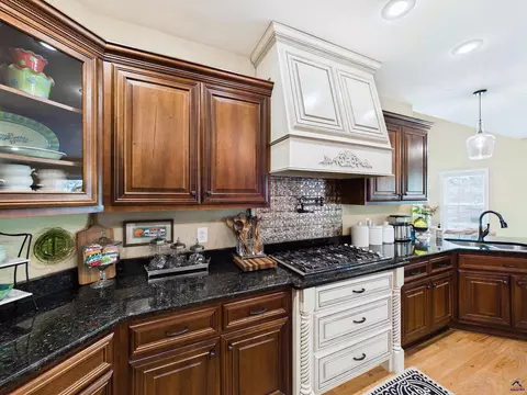 Kitchen - 4041 Roundtop Cir, Perry, GA 31069 photo 4 of 8