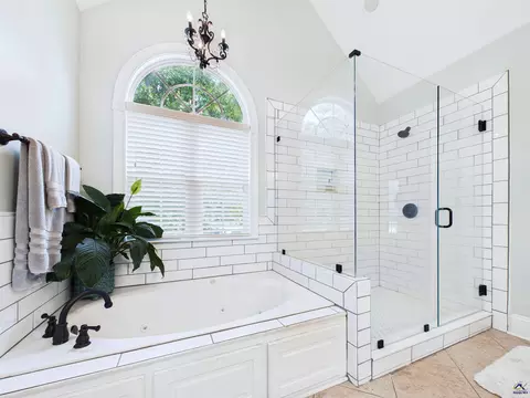 Bath - 4041 Roundtop Cir, Perry, GA 31069 photo 3 of 8