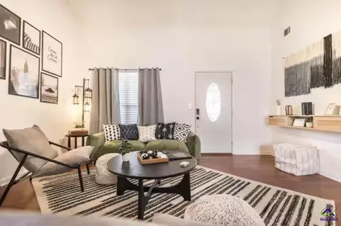 Living - 100 Ashlund Dr, Centerville, GA 31028 photo 2 of 2