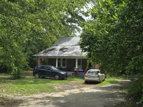 23 S Wood St, Hawkinsville, GA 31036