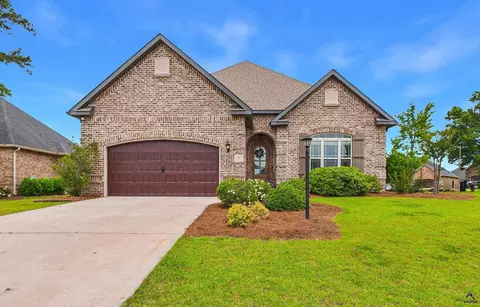 240 Lydia Dr, Bonaire, GA 31005
