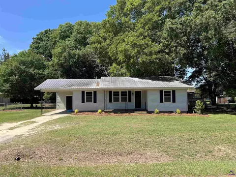 140 Malgene Dr, Cochran, GA 31014