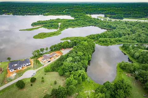 519 Bluewater Bay Dr, Macon, GA 31220