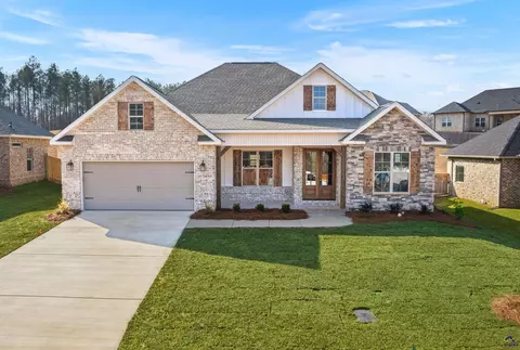 216 Golden Chestnut Bnd, Bonaire, GA 31005