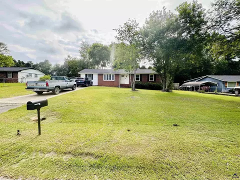 213 Hilltop Dr, Perry, GA 31069