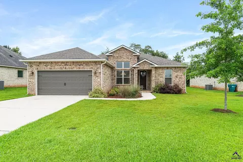 208 Susannes Retreat, Perry, GA 31069