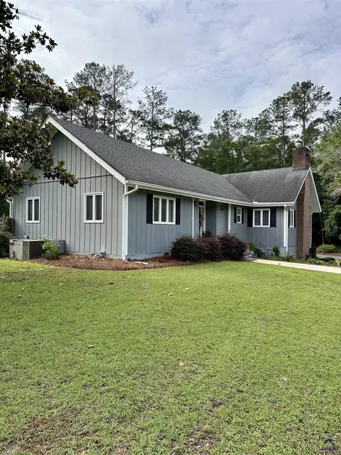 71 Mansfield Dr, Hawkinsville, GA 31036