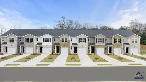 200 Kenmore Cir, Perry, GA 31069