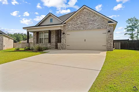 212 Silverside Dr, Perry, GA 31069