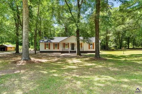 40 Sterling Dr, Hawkinsville, GA 31036