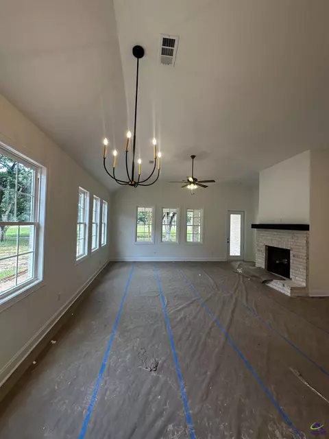 Living - 3 Pleasant Oaks Dr, Perry, GA 31069 photo 2 of 3