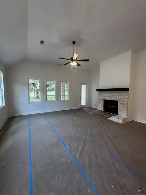 Living - 3 Pleasant Oaks Dr, Perry, GA 31069 photo 1 of 3