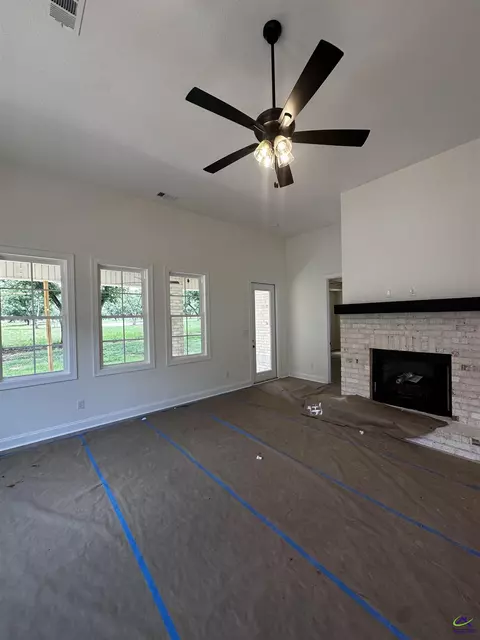 Living - 3 Pleasant Oaks Dr, Perry, GA 31069 photo 3 of 3
