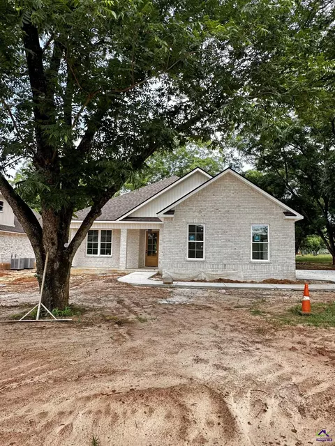 3 Pleasant Oaks Dr, Perry, GA 31069