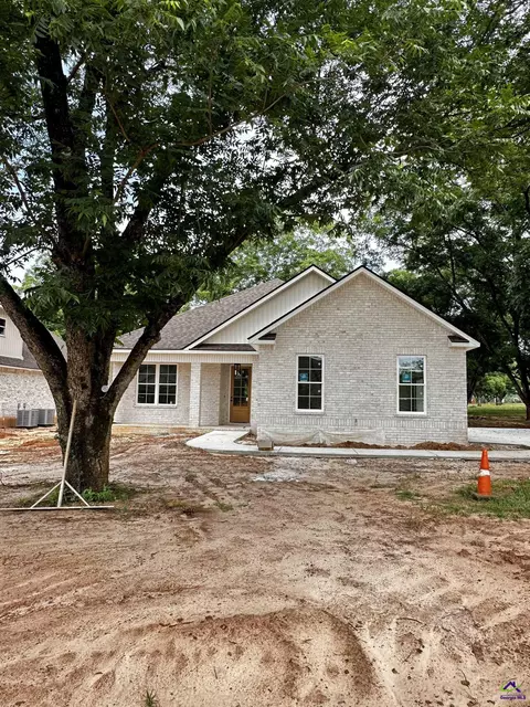 3 Pleasant Oaks Dr, Perry, GA 31069