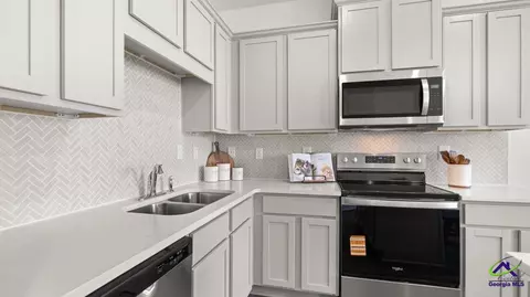 Kitchen - 206 Kenmore Cir, Perry, GA 31069 photo 4 of 5