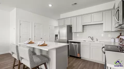 Kitchen - 206 Kenmore Cir, Perry, GA 31069 photo 2 of 5