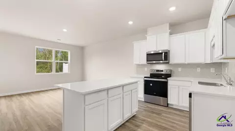 Kitchen - 212 Kenmore Cir, Perry, GA 31069 photo 2 of 3