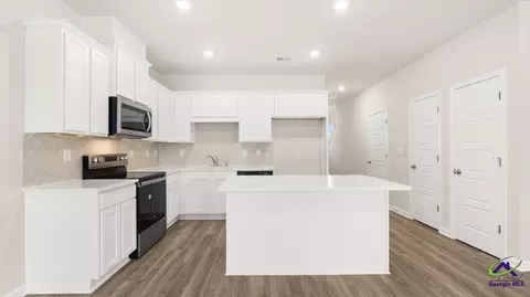 Kitchen - 212 Kenmore Cir, Perry, GA 31069 photo 3 of 3