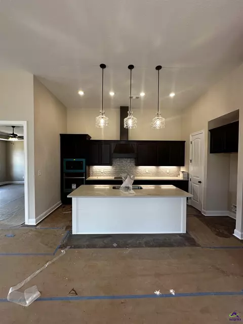 Kitchen - 2 Pleasant Oaks Dr, Perry, GA 31069 photo 3 of 4