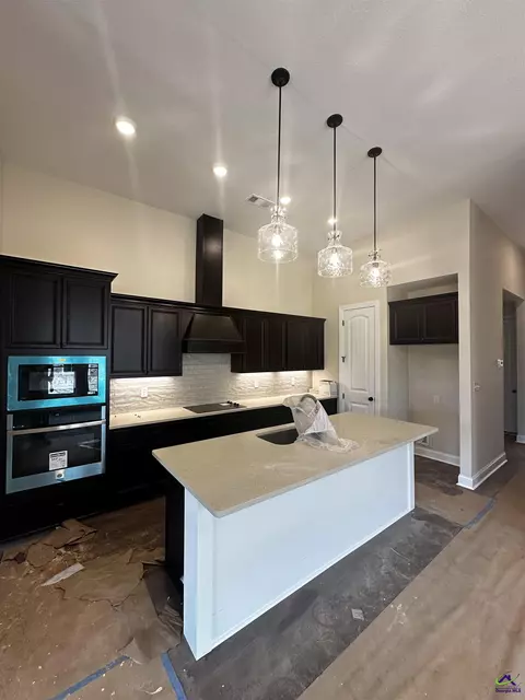 Kitchen - 2 Pleasant Oaks Dr, Perry, GA 31069 photo 2 of 4