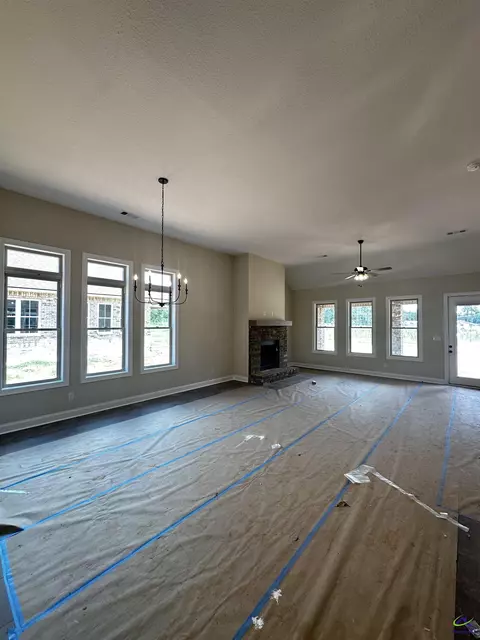 Living - 2 Pleasant Oaks Dr, Perry, GA 31069 photo 1 of 4