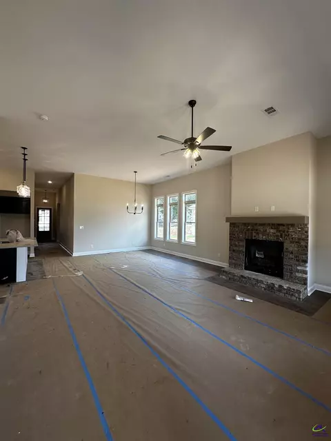 Living - 2 Pleasant Oaks Dr, Perry, GA 31069 photo 4 of 4