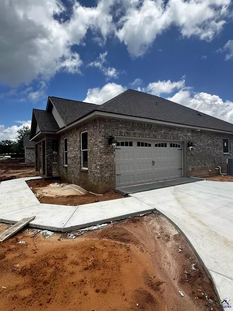 Exterior - 2 Pleasant Oaks Dr, Perry, GA 31069 photo 2 of 4