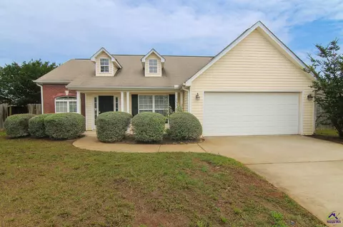 520 Arrie Dr, Byron, GA 31008