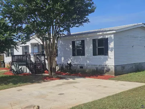 302 Waverly Ln, Byron, GA 31008