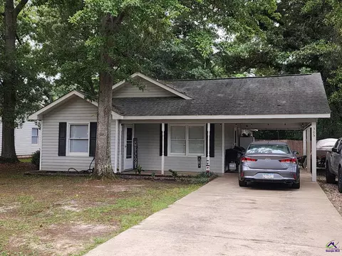 305 Woodland Dr, Byron, GA 31008