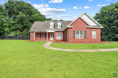 235 Lake Lillian Dr, Perry, GA 31069