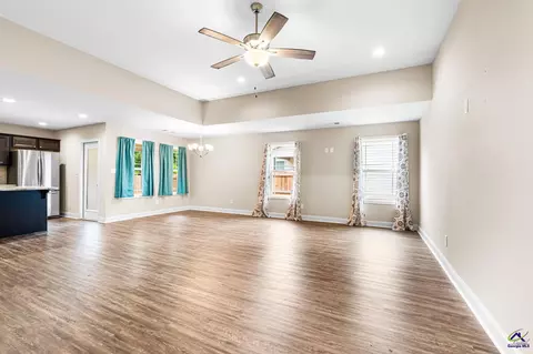 Living - 107 Red Tail Cir, Byron, GA 31008 photo 1 of 6