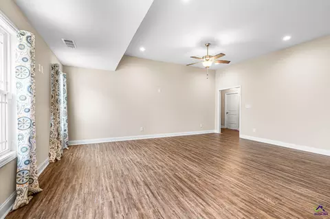 Living - 107 Red Tail Cir, Byron, GA 31008 photo 3 of 6