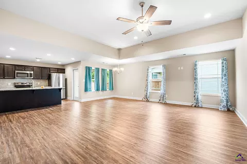 Living - 107 Red Tail Cir, Byron, GA 31008 photo 5 of 6