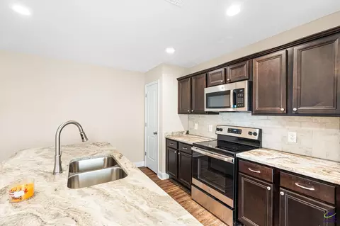 Kitchen - 107 Red Tail Cir, Byron, GA 31008 photo 3 of 4
