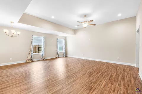 Living - 107 Red Tail Cir, Byron, GA 31008 photo 2 of 6