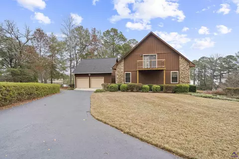 104 Mossland Dr, Perry, GA 31069