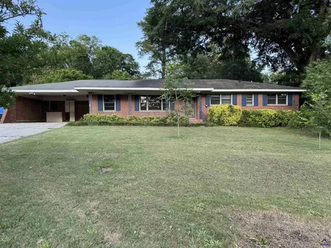 308 Forest Hill Dr, Warner Robins, GA 31088