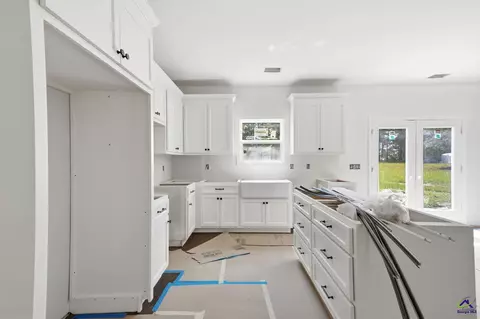 Kitchen - 2759 Hortman Mill Rd, Roberta, GA 31078 photo 2 of 2