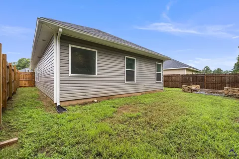 Exterior - 124 N Sky Dr, Warner Robins, GA 31093 photo 6 of 7