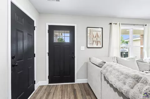 Entry Way - 124 N Sky Dr, Warner Robins, GA 31093 photo 1 of 4