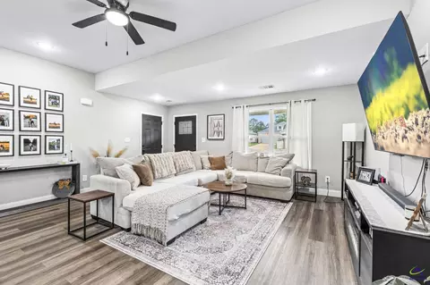 Living - 124 N Sky Dr, Warner Robins, GA 31093 photo 1 of 1